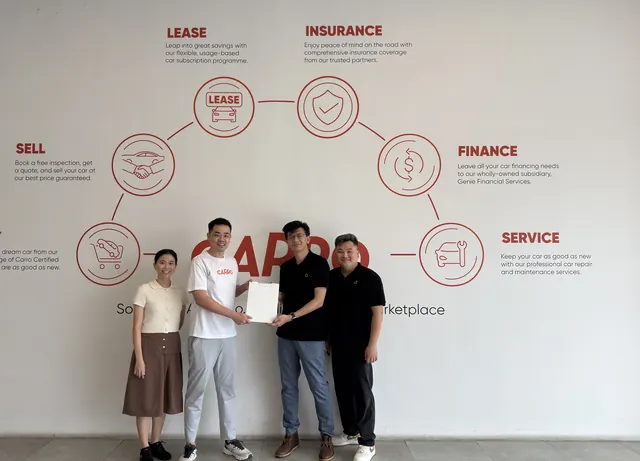 赖政豪（右）与Carro联合创始人兼首席执行官Aaron Tan、盛业的Kenny Ng在Carro出席谅解备忘录签署仪式